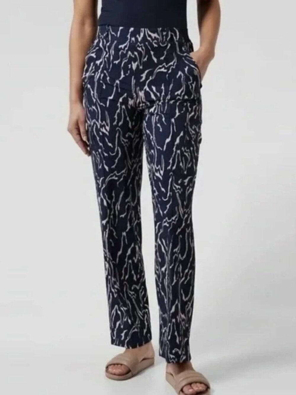 Athleta Vienna Cargo Pant Navy Abstract Print Wide Leg Sz 16 Travel Athleisure